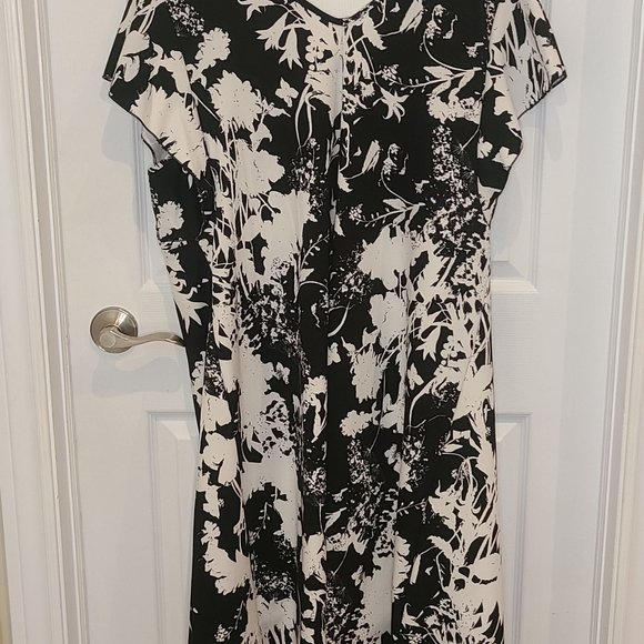 Black and White Pencil Dress - Picture 1 of 5